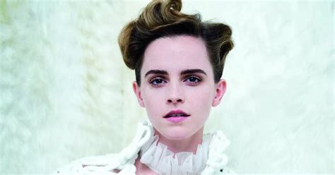 emma watson bum|Emma Watson poses TOPLESS and flashes her body。